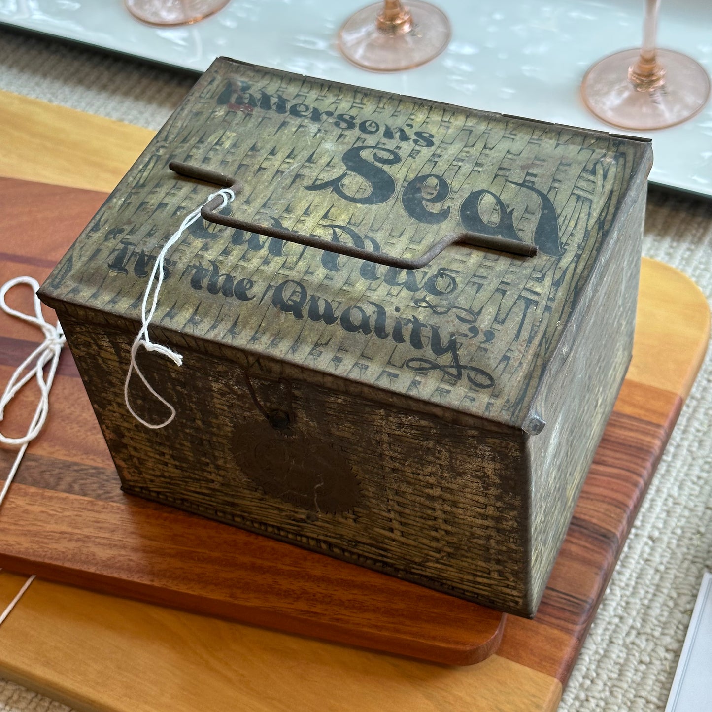 Tobacco tin