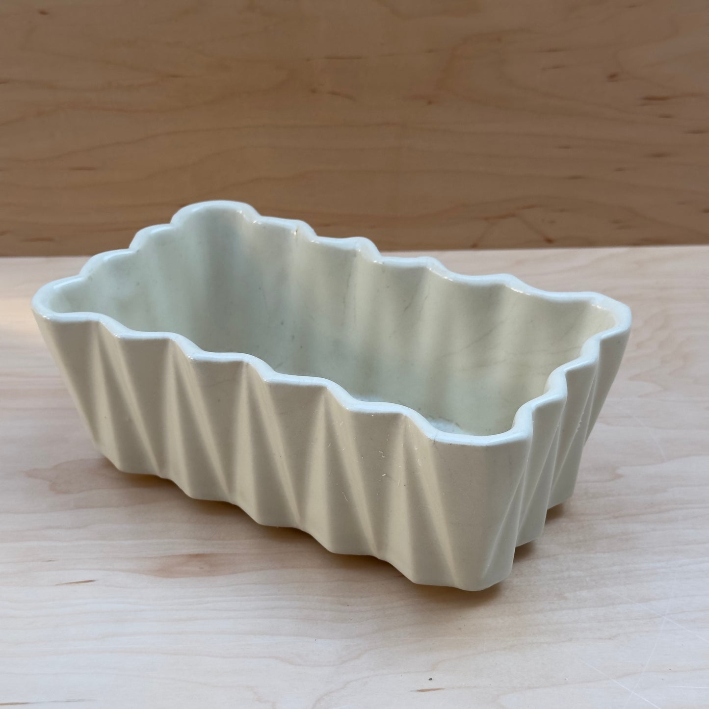 Deco UPCO Triangle Pattern planter